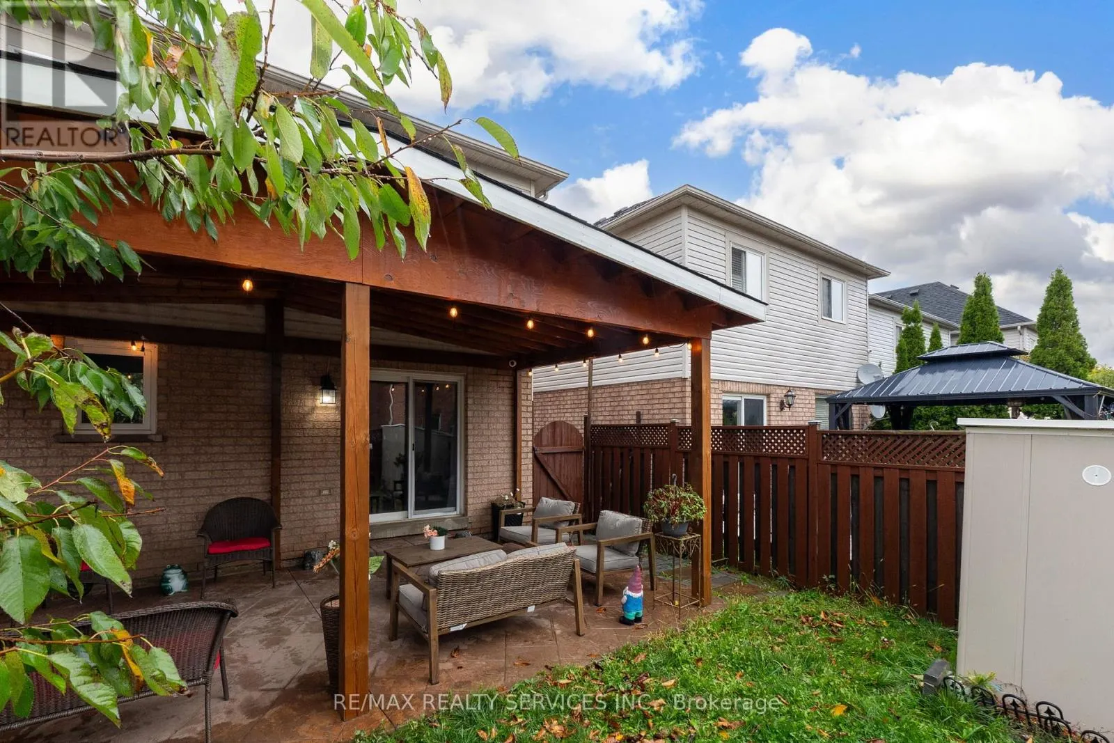 8 RIDGEMORE CRESCENT
