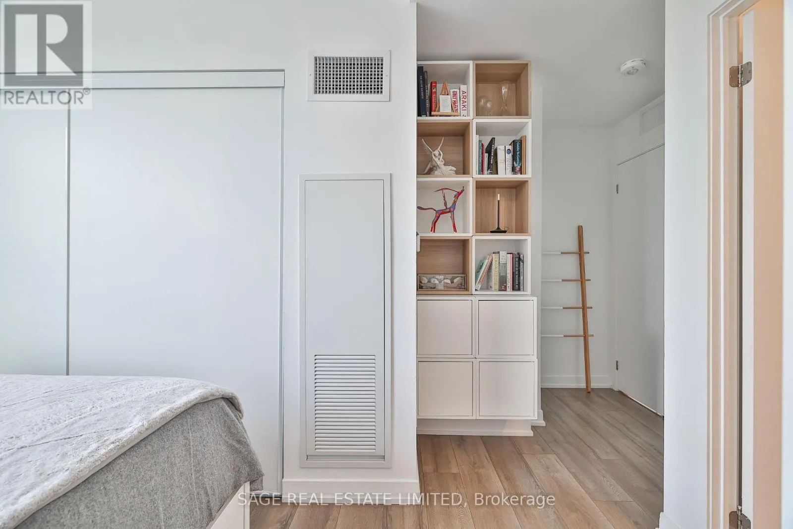720 - 1787 ST CLAIR AVENUE