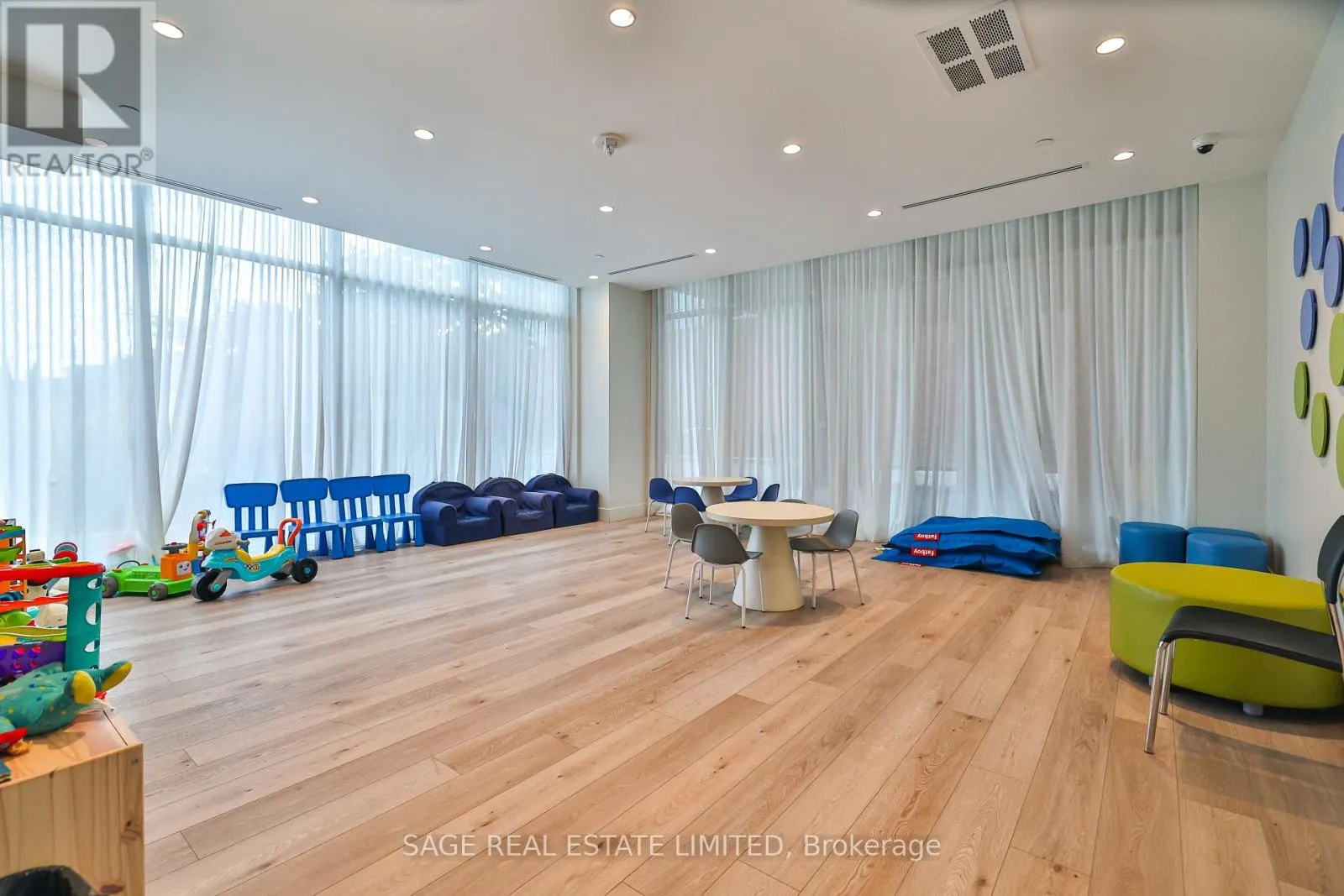 720 - 1787 ST CLAIR AVENUE