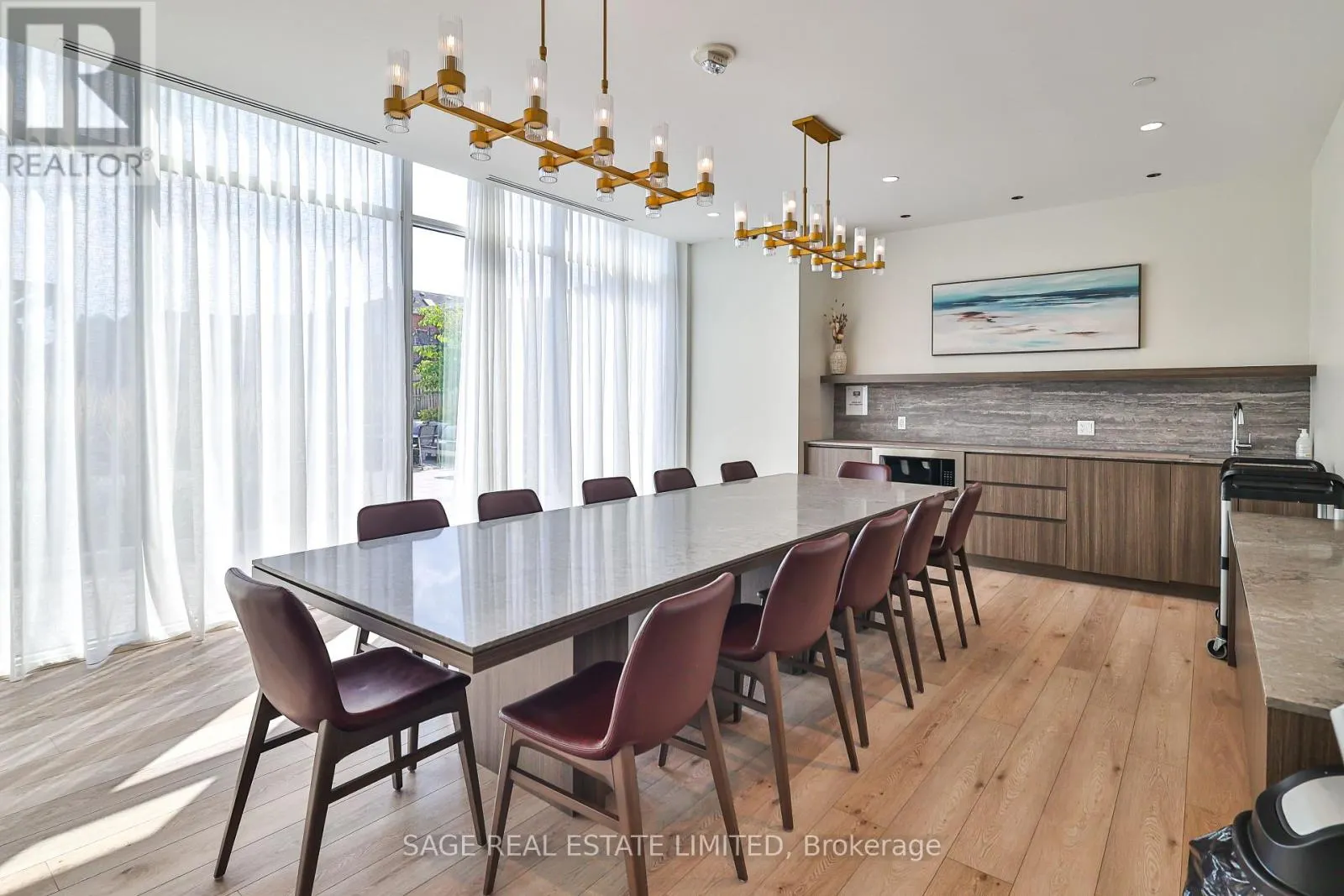 720 - 1787 ST CLAIR AVENUE