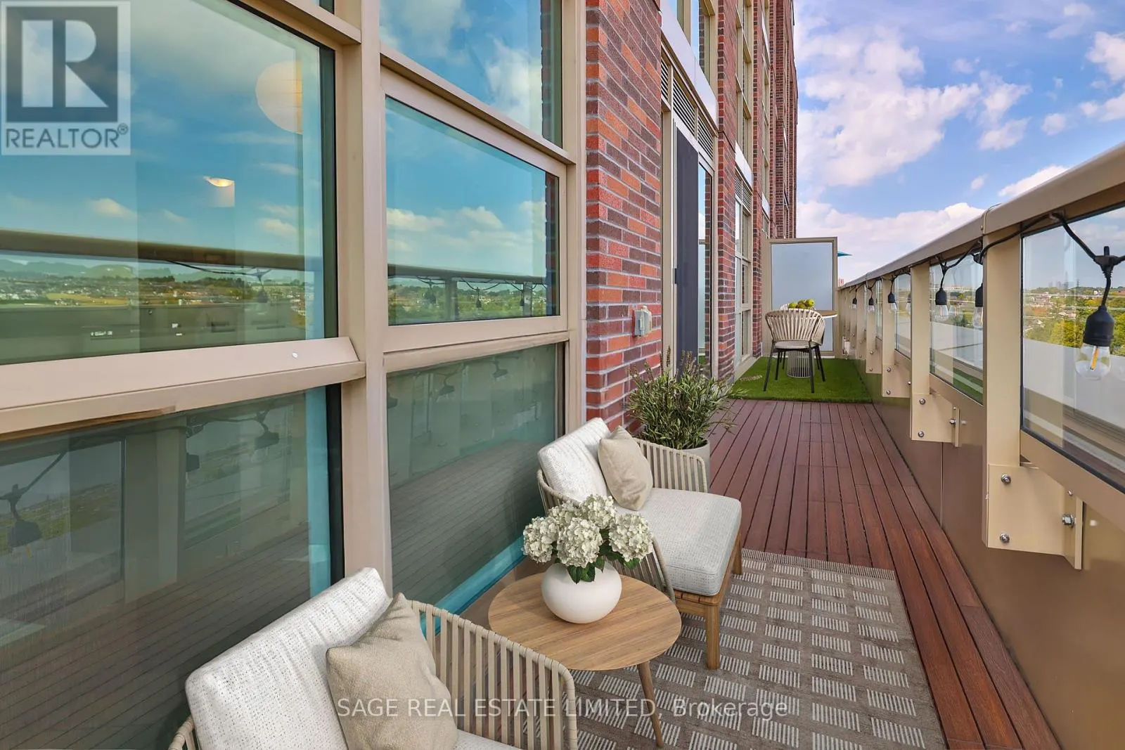 720 - 1787 ST CLAIR AVENUE