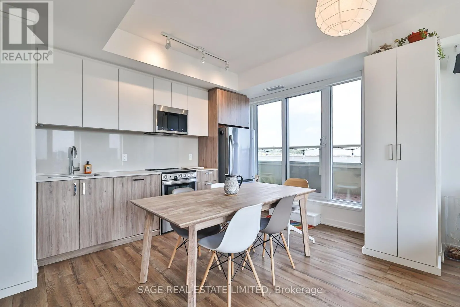 720 - 1787 ST CLAIR AVENUE