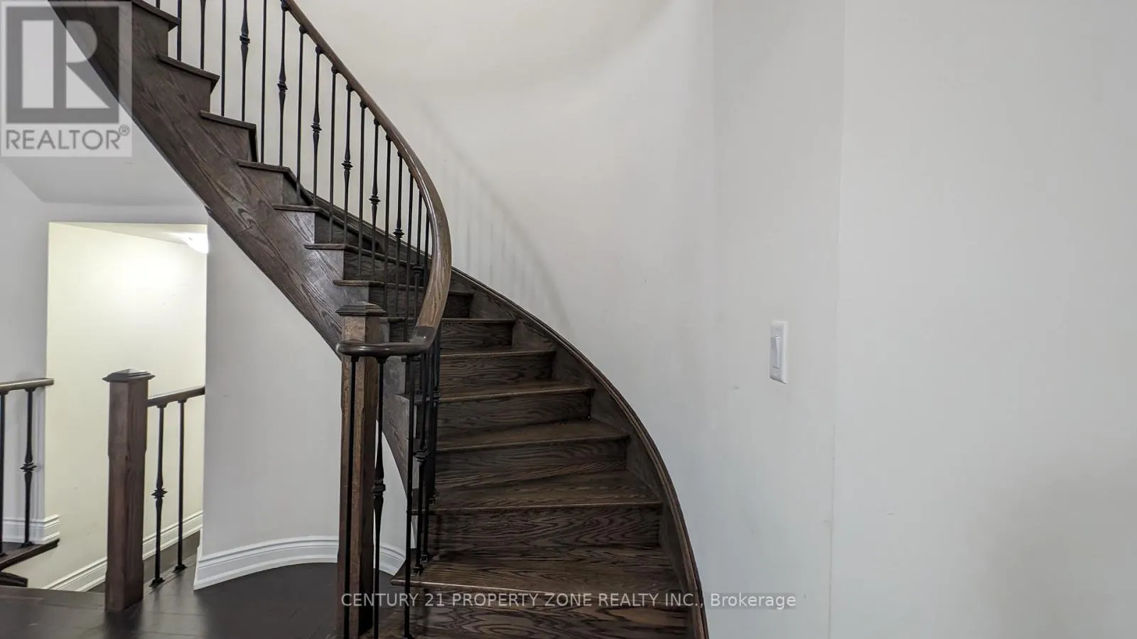 UPPER - 10 GODERICH DRIVE