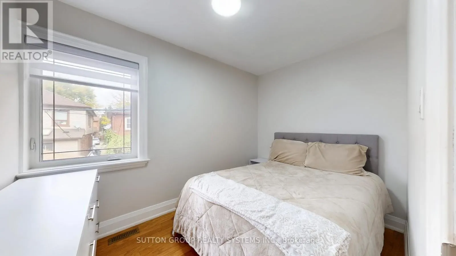 24 CHAMBERS AVENUE