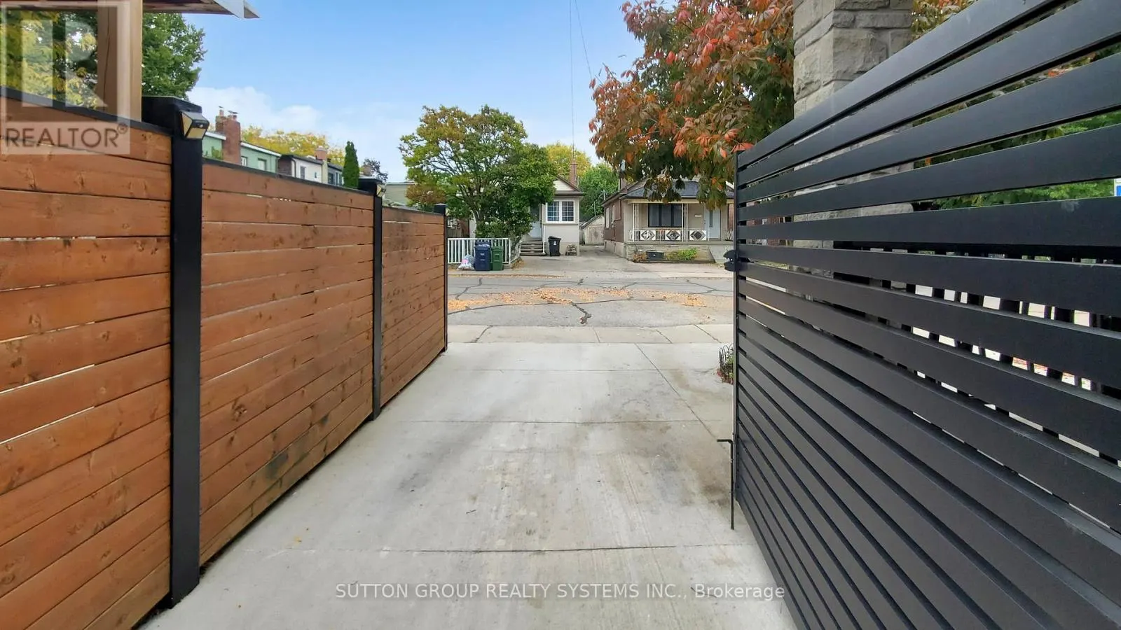 24 CHAMBERS AVENUE