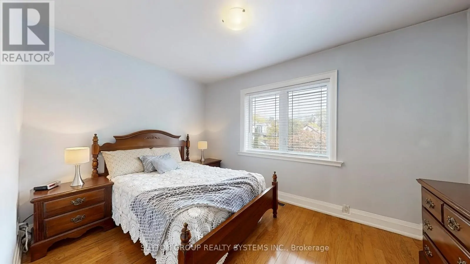 24 CHAMBERS AVENUE
