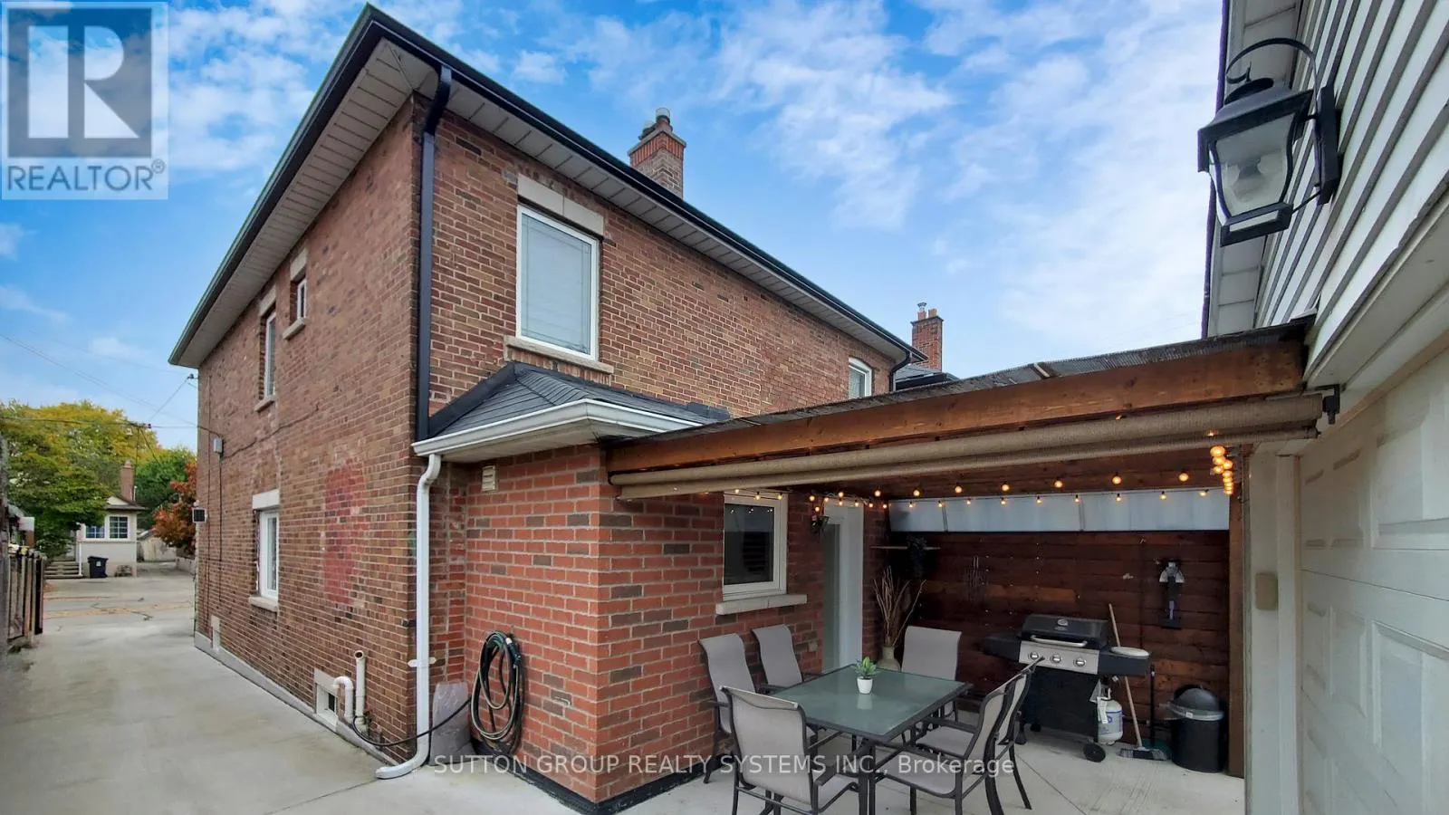 24 CHAMBERS AVENUE