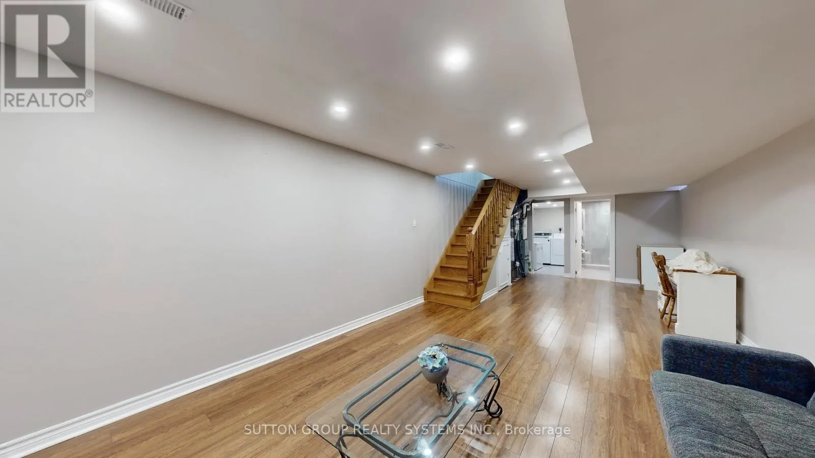 24 CHAMBERS AVENUE