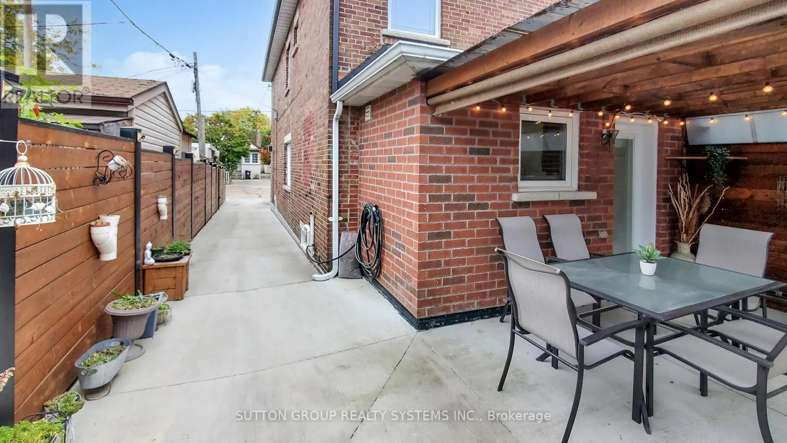 24 CHAMBERS AVENUE