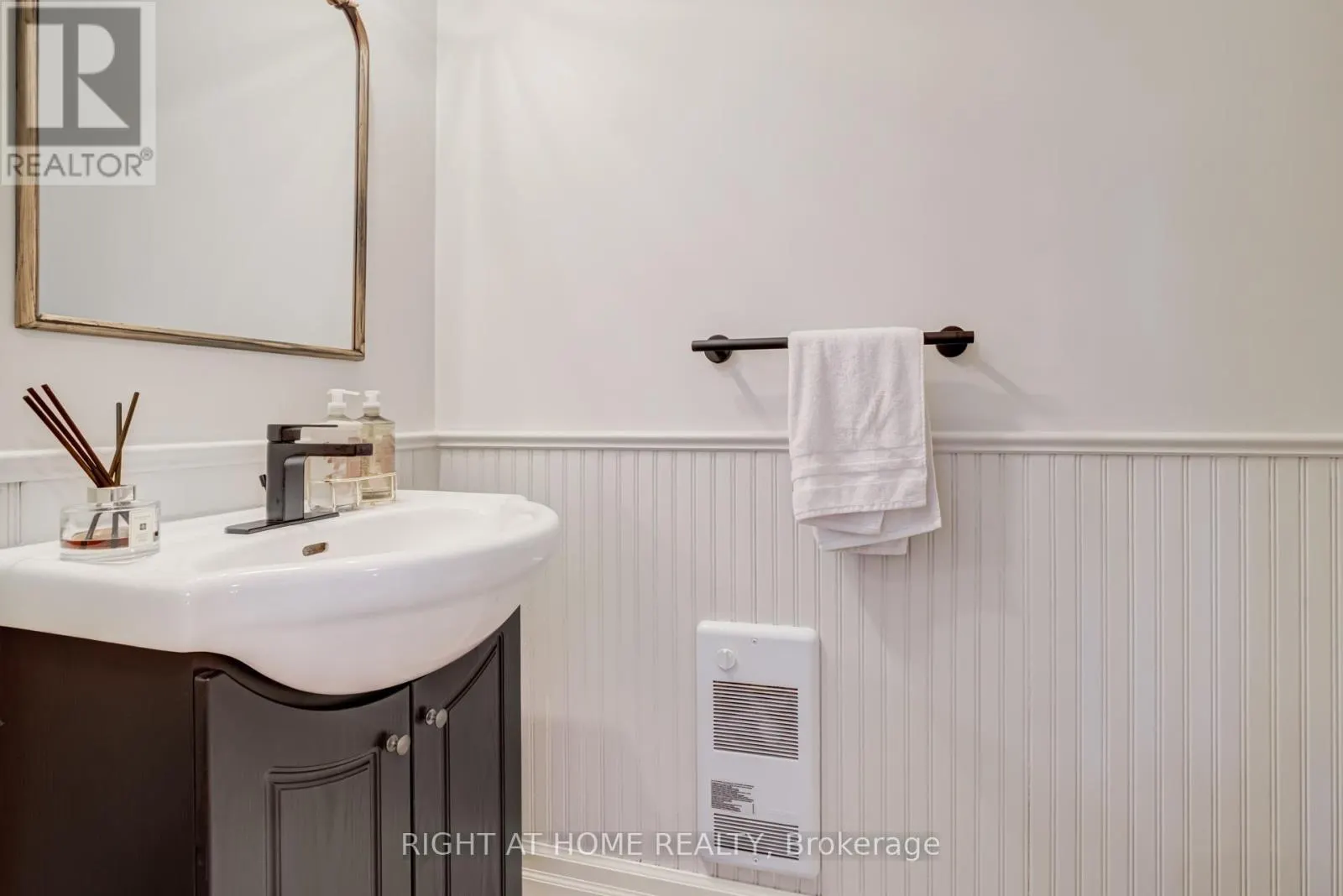 9 - 2067 MARINE DRIVE