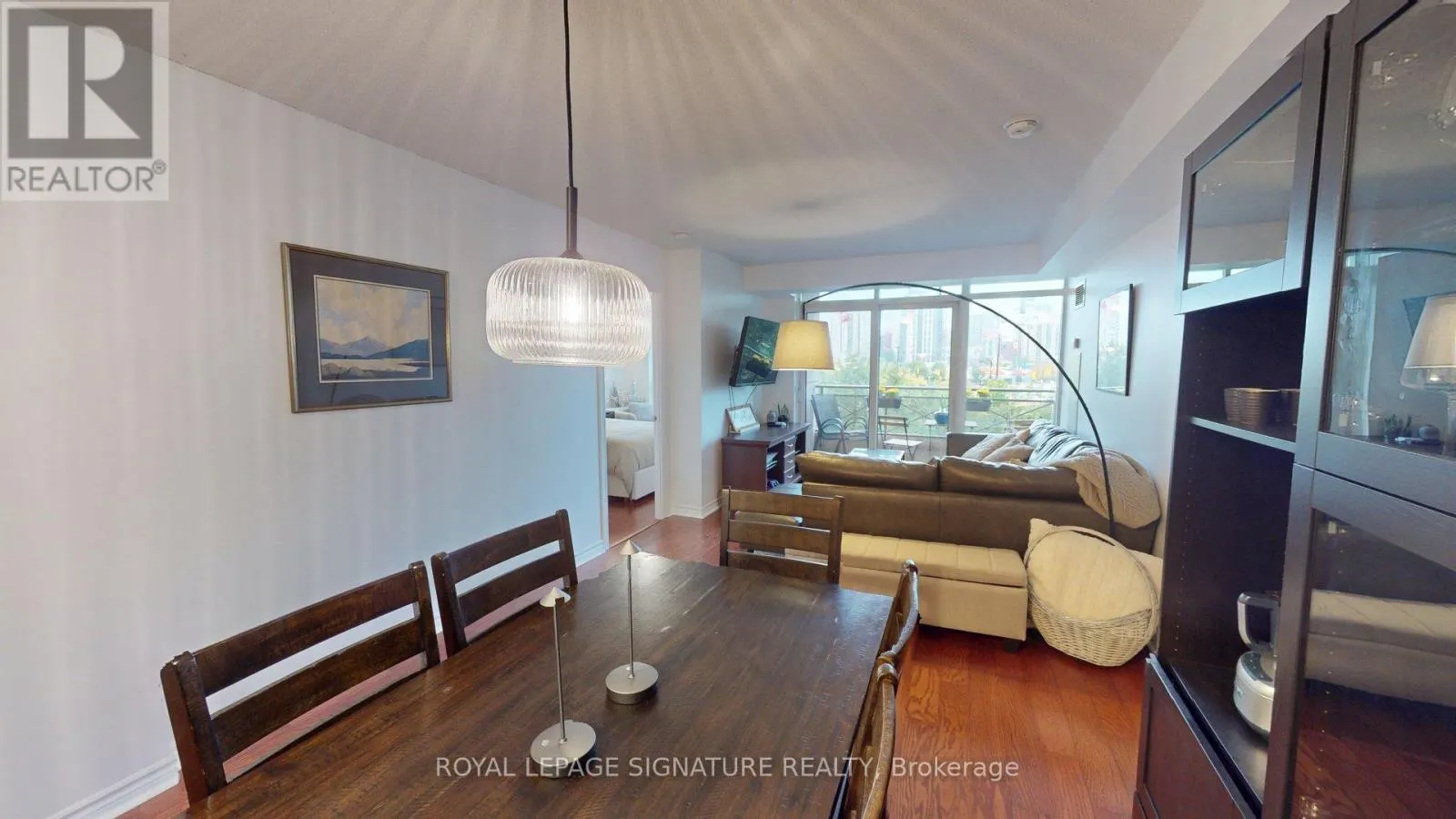 207 - 5229 DUNDAS STREET W
