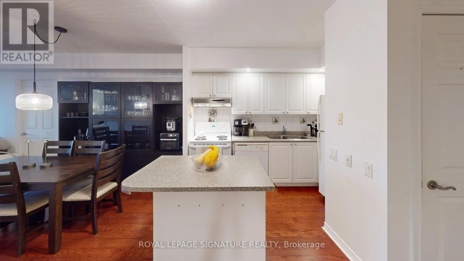 207 - 5229 DUNDAS STREET W