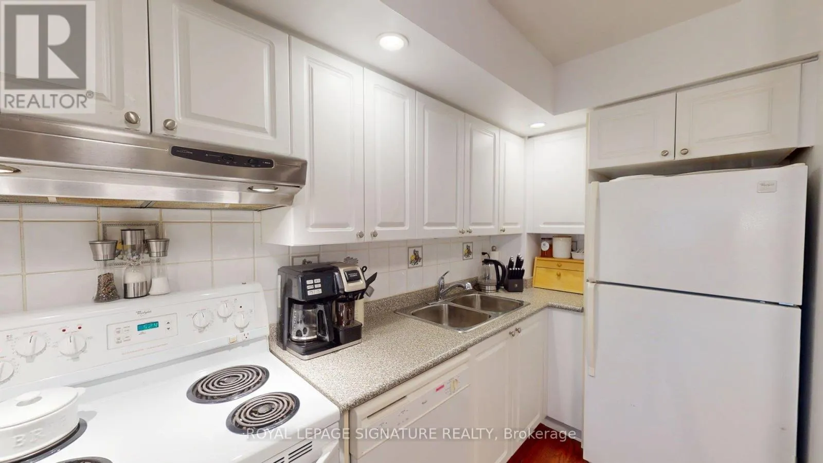 207 - 5229 DUNDAS STREET W