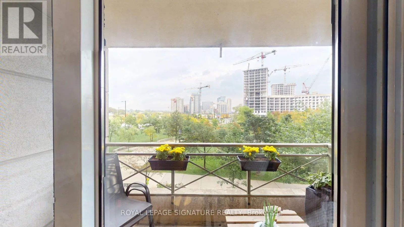 207 - 5229 DUNDAS STREET W