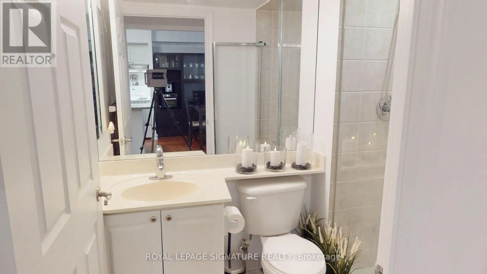 207 - 5229 DUNDAS STREET W