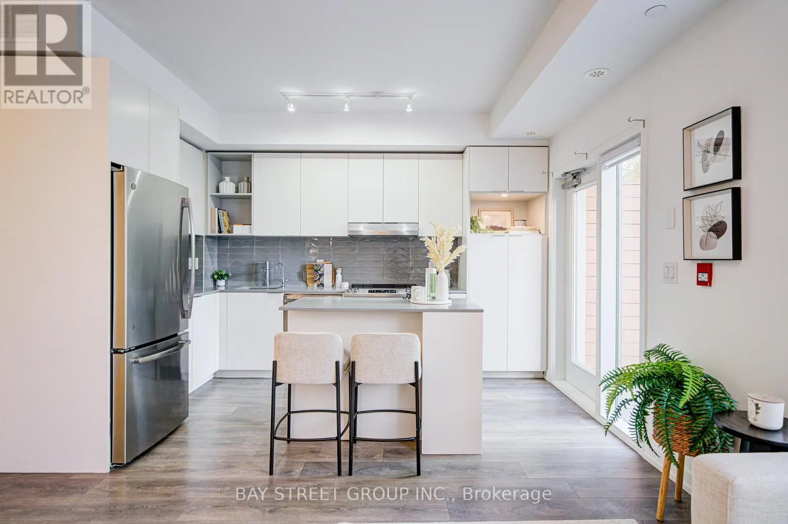 116 - 2530 EGLINTON AVENUE W