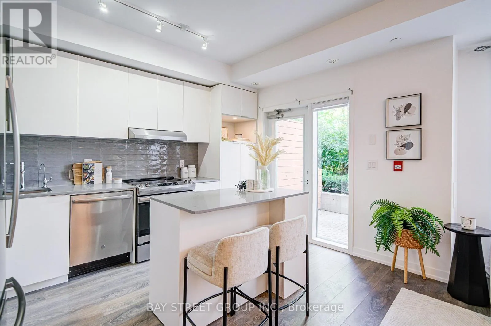116 - 2530 EGLINTON AVENUE W