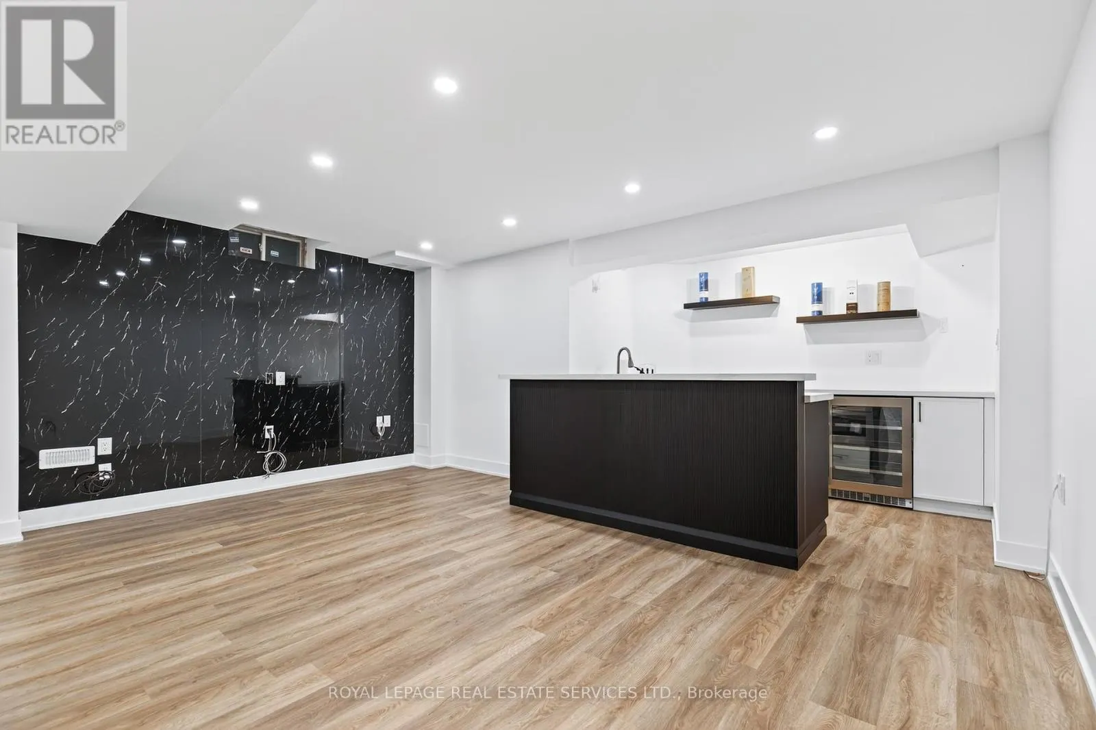 2240 PINE GLEN ROAD