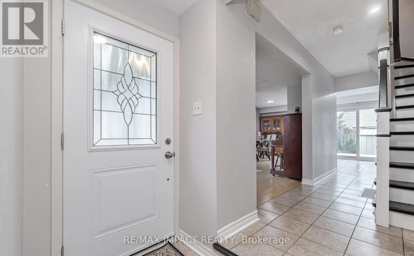 39 COURTLEIGH SQUARE