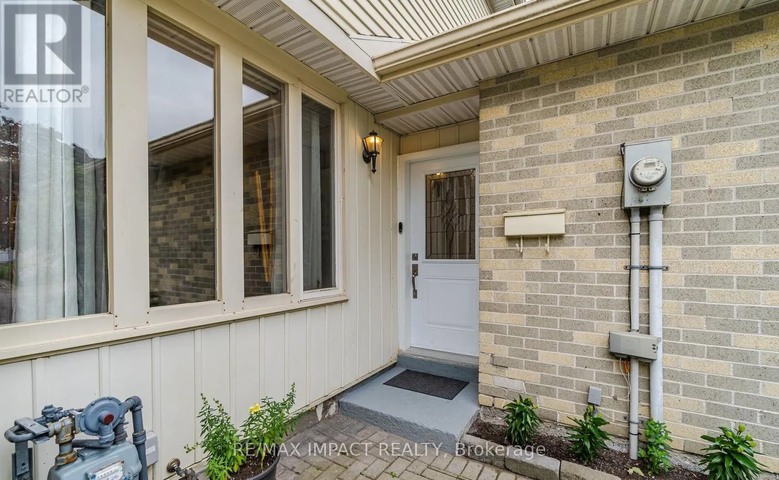 39 COURTLEIGH SQUARE