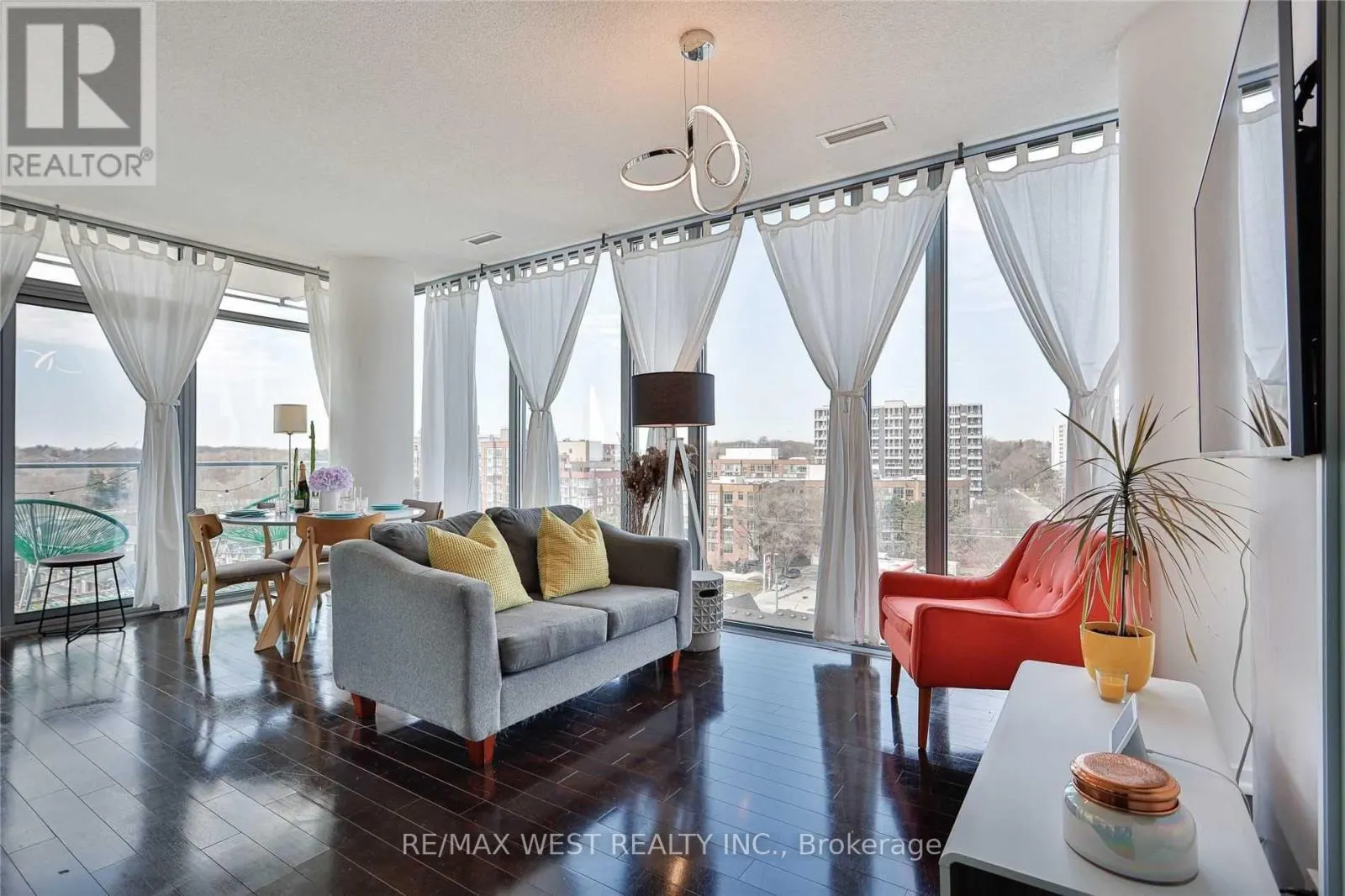 813 - 103 THE QUEENSWAY
