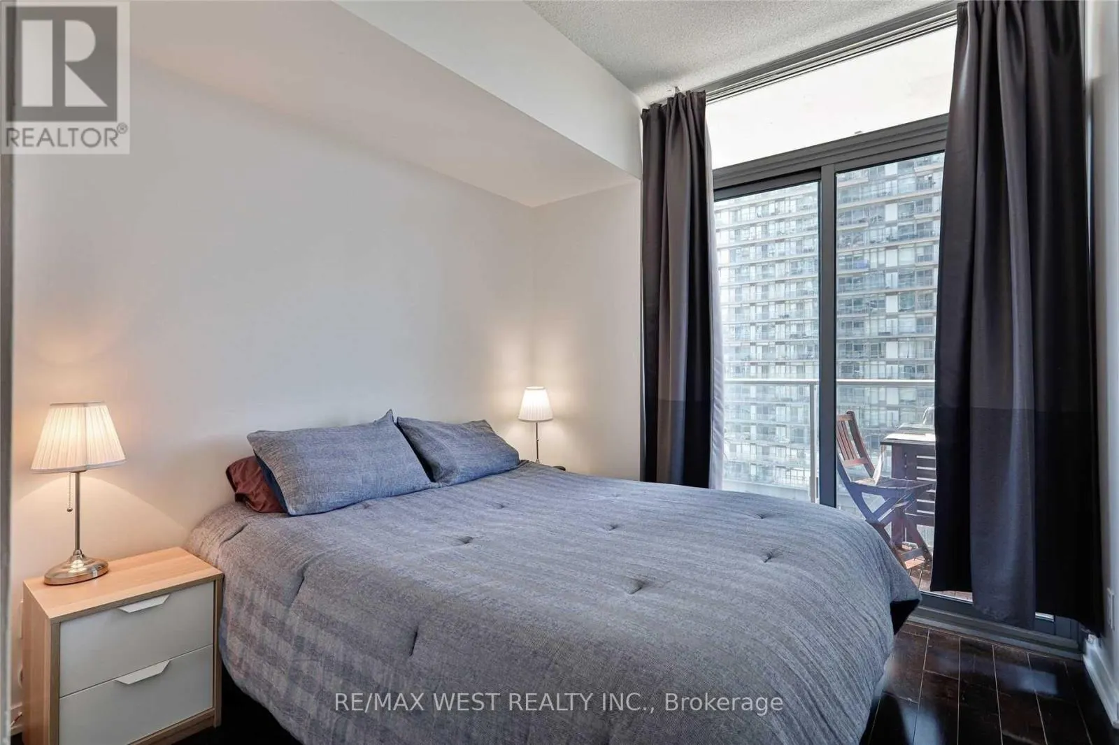 813 - 103 THE QUEENSWAY