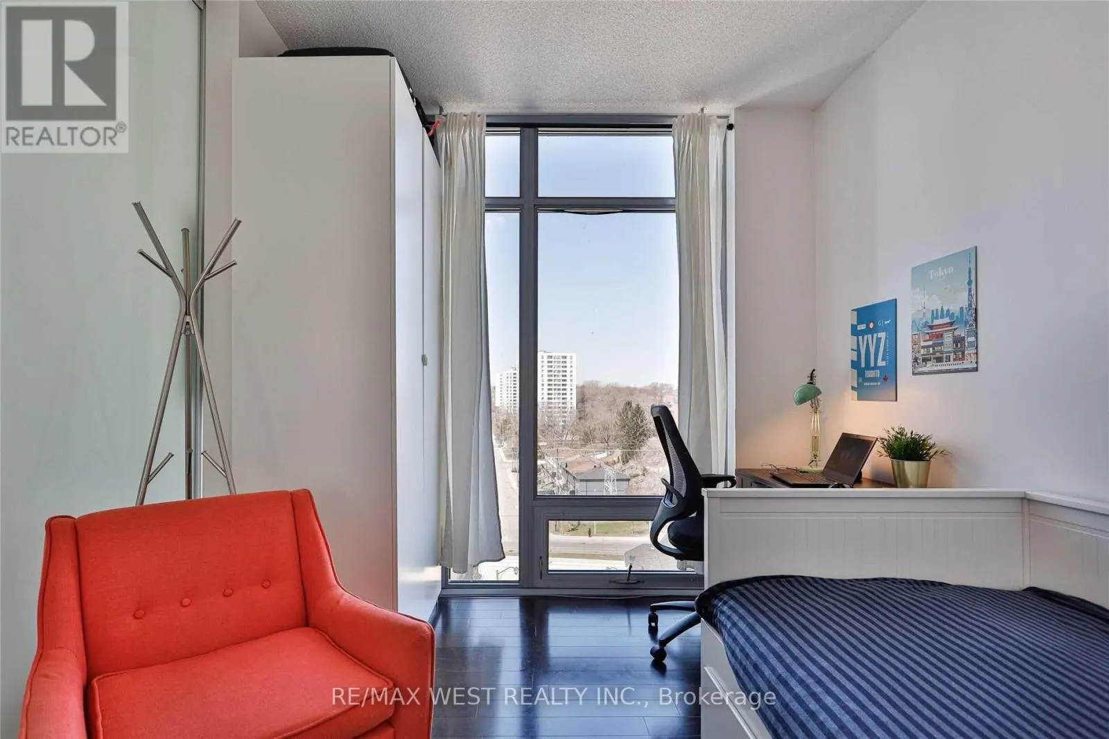 813 - 103 THE QUEENSWAY