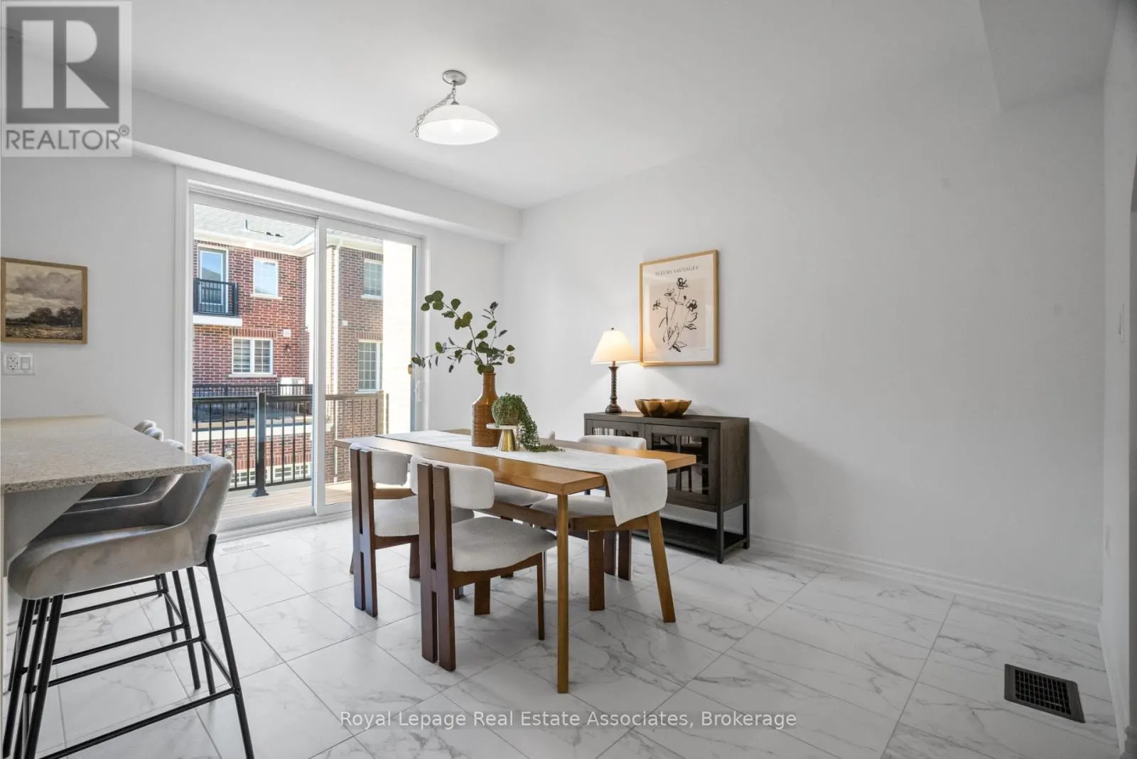 11 CULLINGTREE PLACE