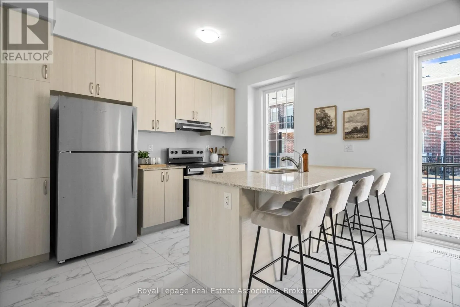 11 CULLINGTREE PLACE