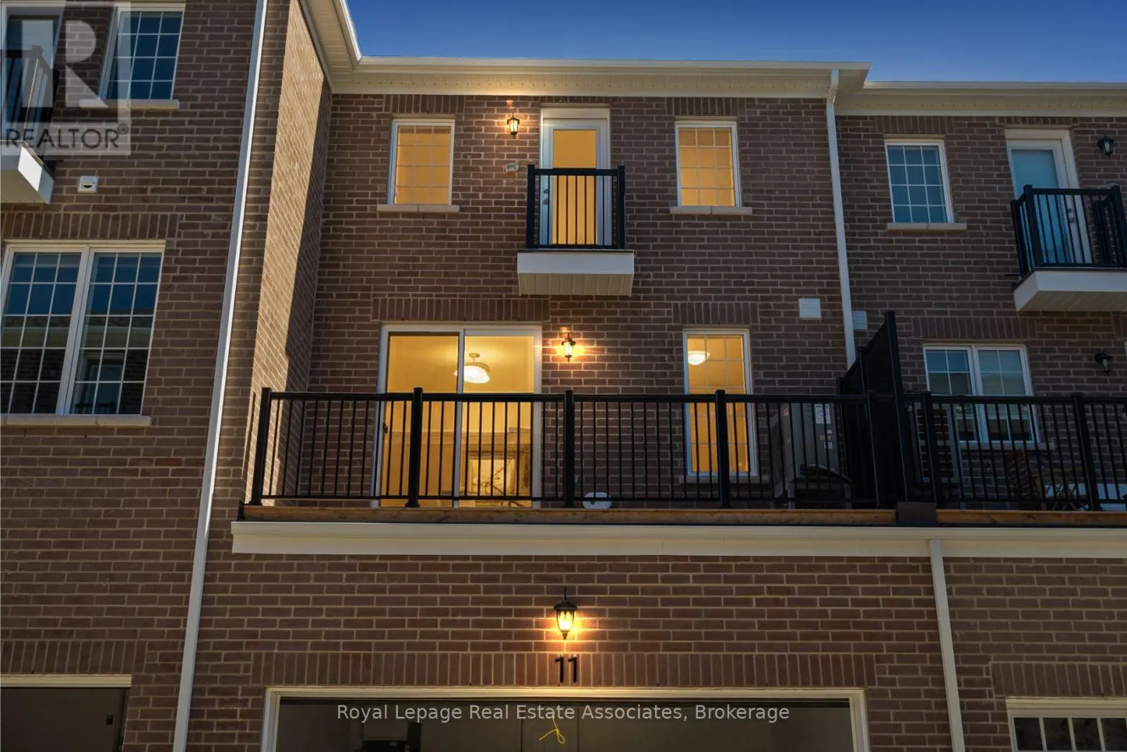 11 CULLINGTREE PLACE