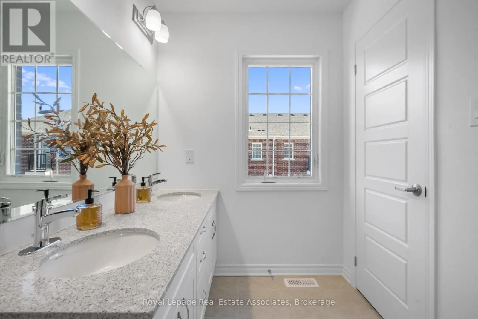 11 CULLINGTREE PLACE