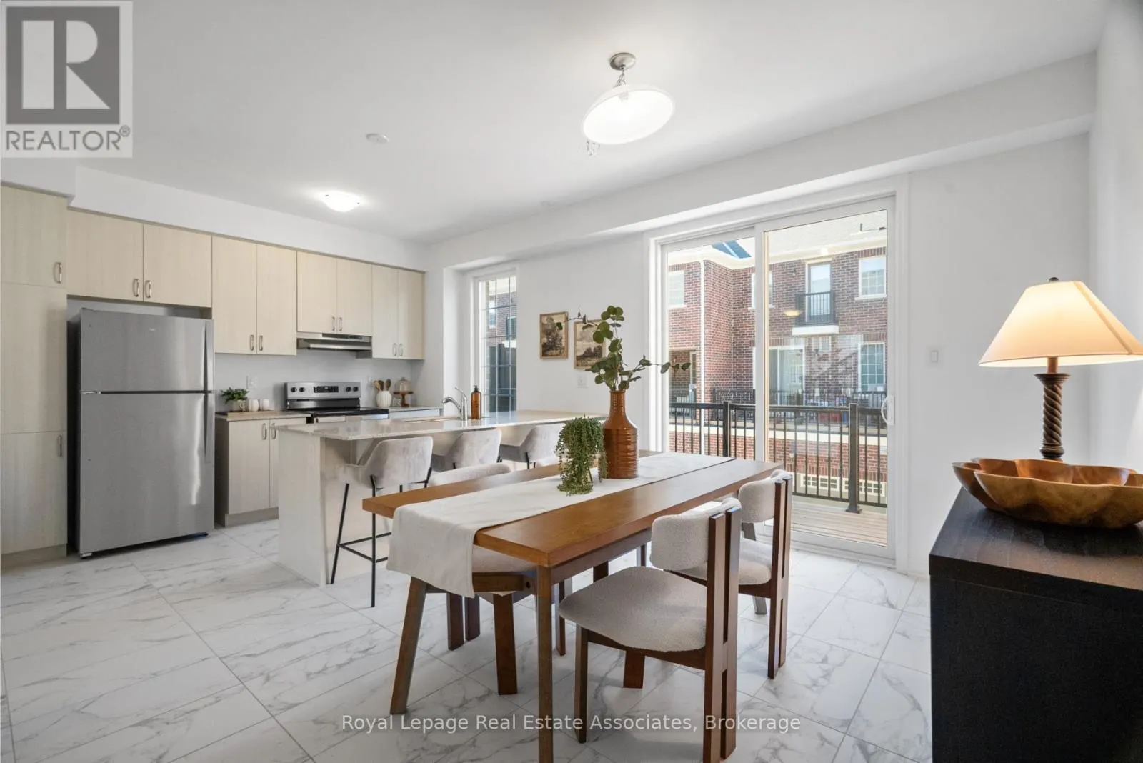 11 CULLINGTREE PLACE