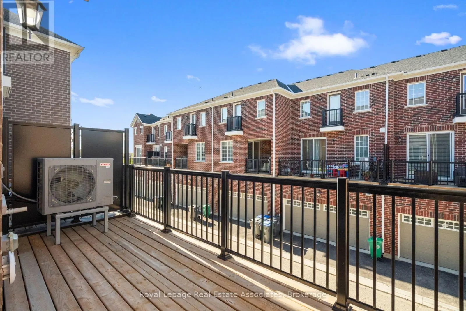 11 CULLINGTREE PLACE