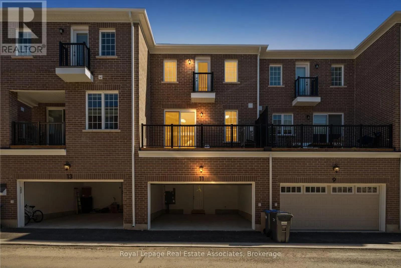 11 CULLINGTREE PLACE