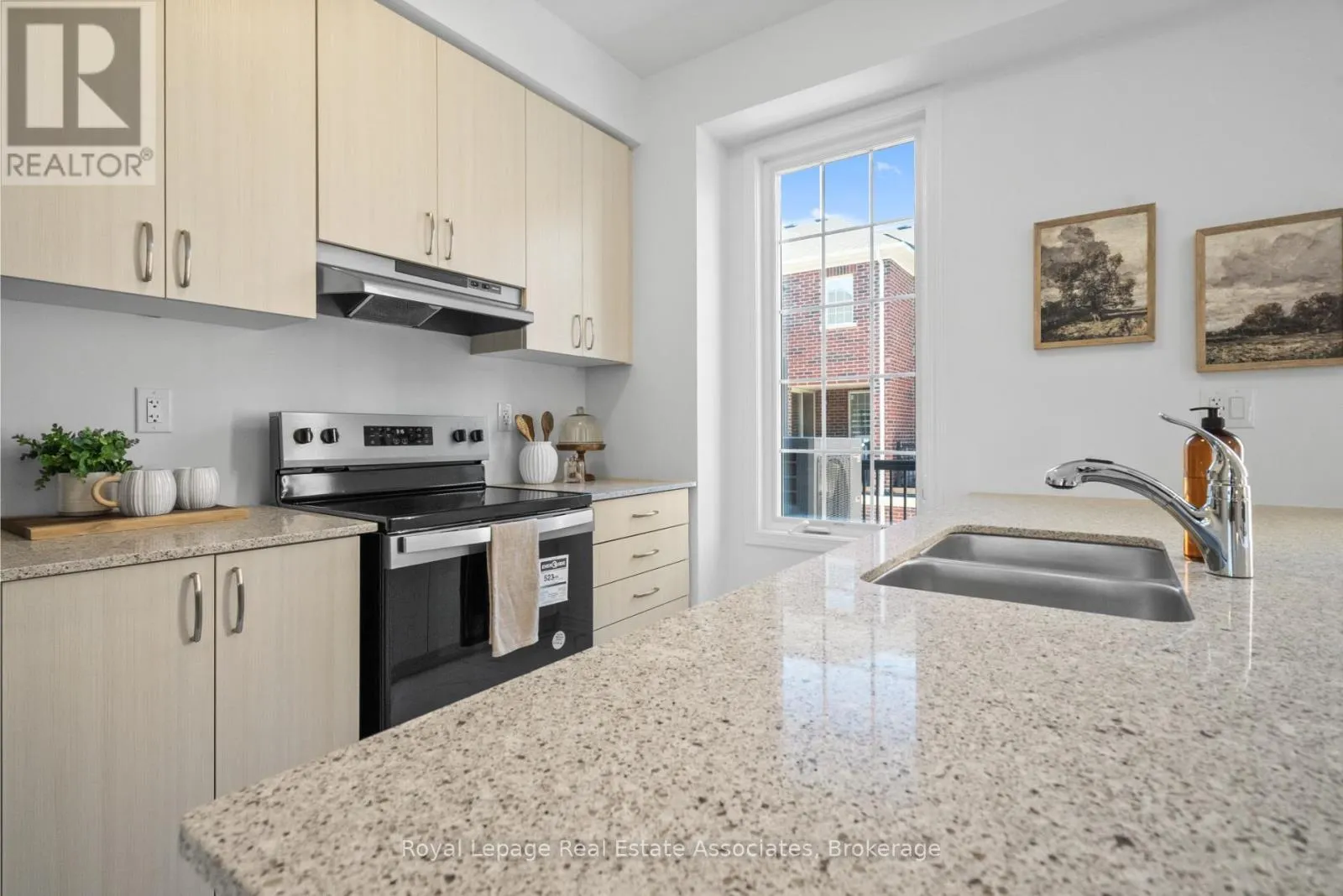 11 CULLINGTREE PLACE