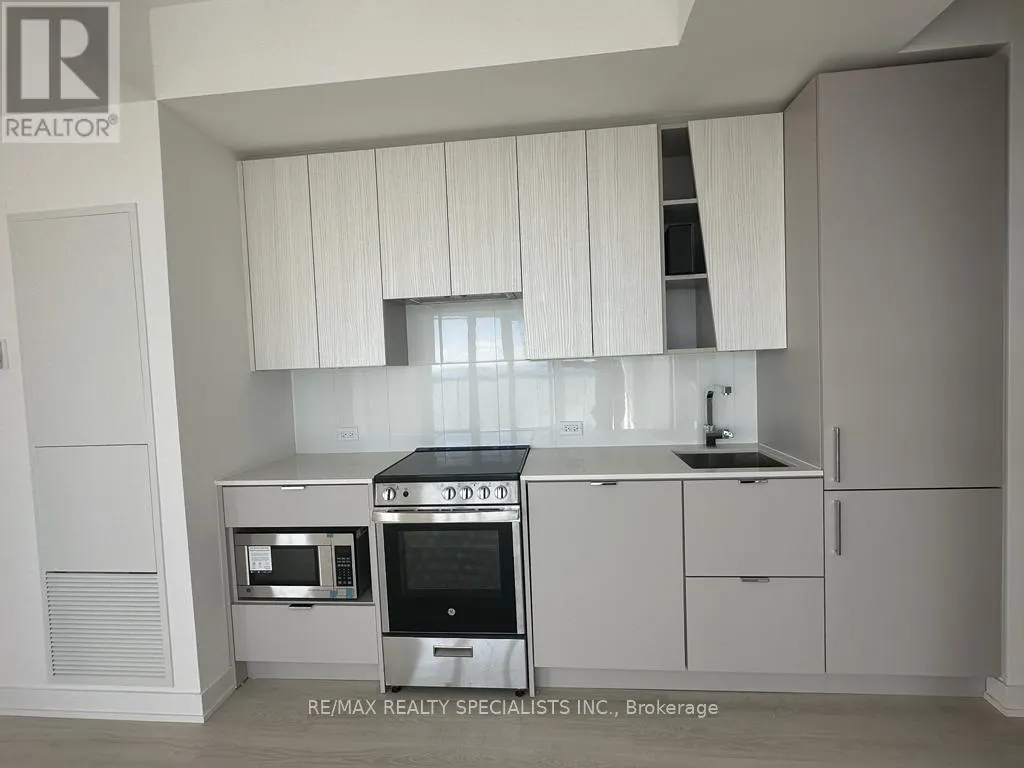 2106 - 3883 QUARTZ ROAD