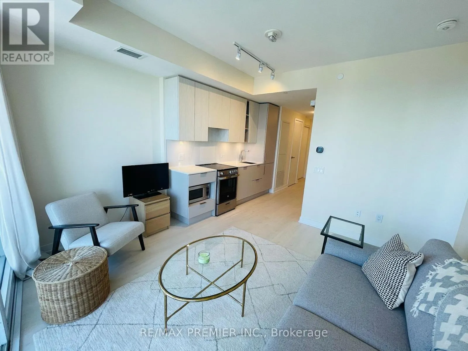 3407 - 3900 CONFEDERATION PARKWAY