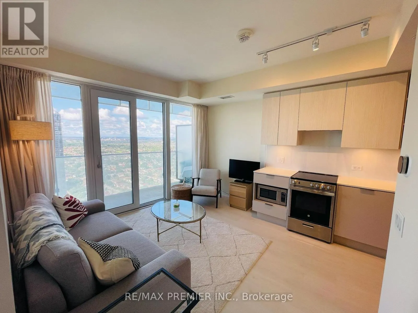 3407 - 3900 CONFEDERATION PARKWAY