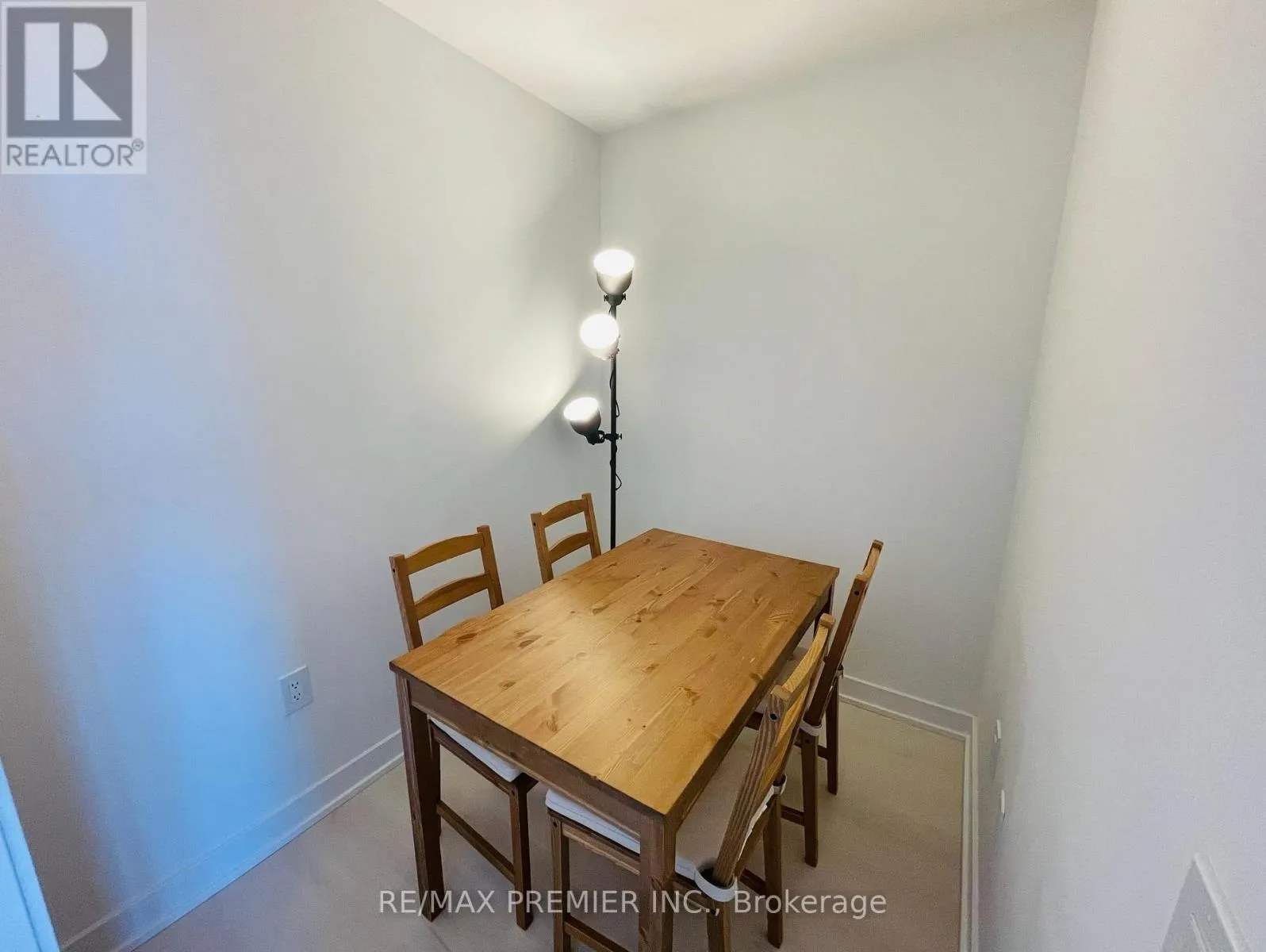 3407 - 3900 CONFEDERATION PARKWAY