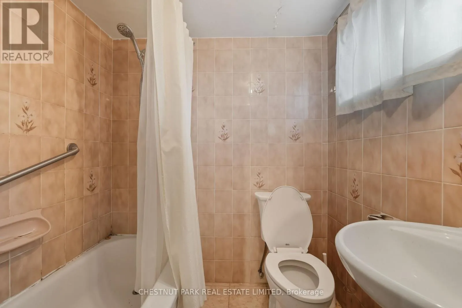 6 HIGHVIEW CRESCENT