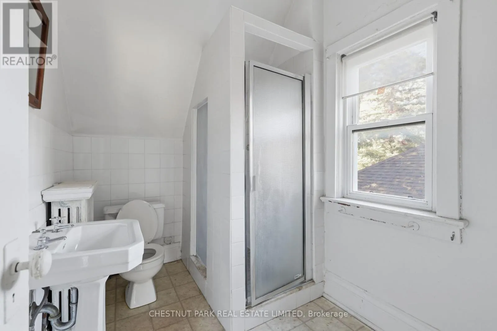 6 HIGHVIEW CRESCENT