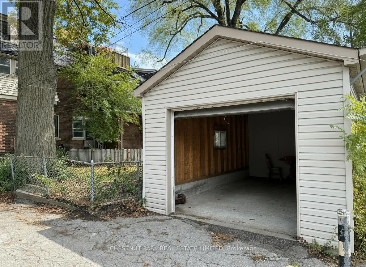 6 HIGHVIEW CRESCENT