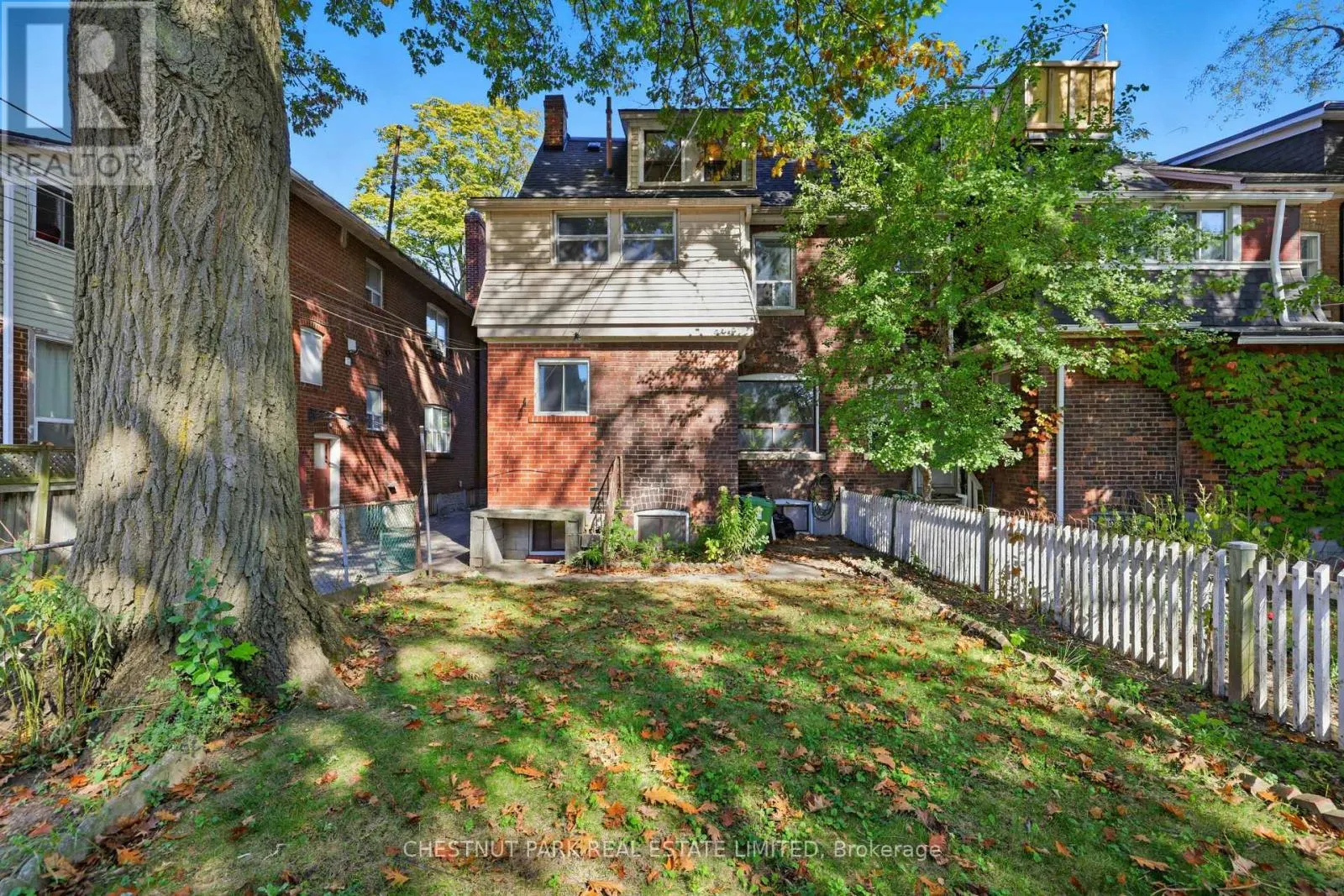 6 HIGHVIEW CRESCENT