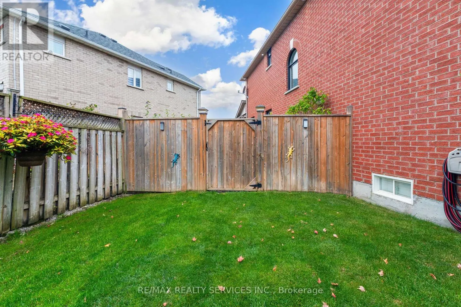 14 REDFINCH WAY