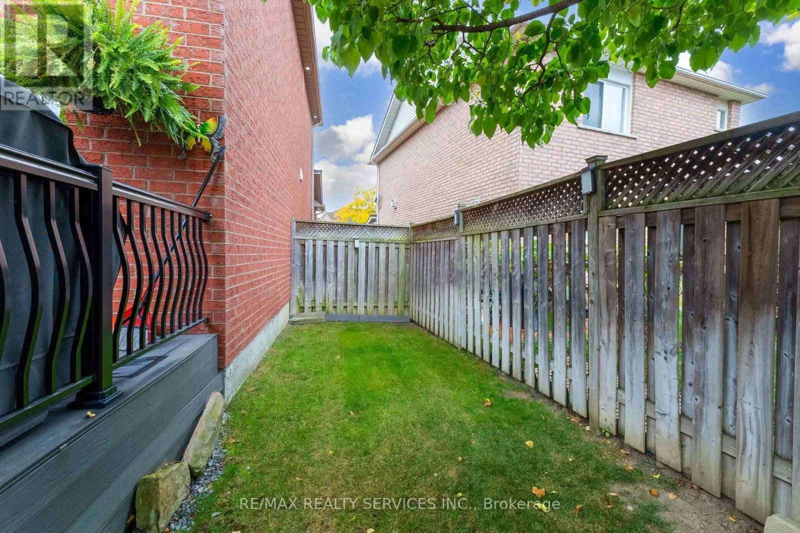 14 REDFINCH WAY