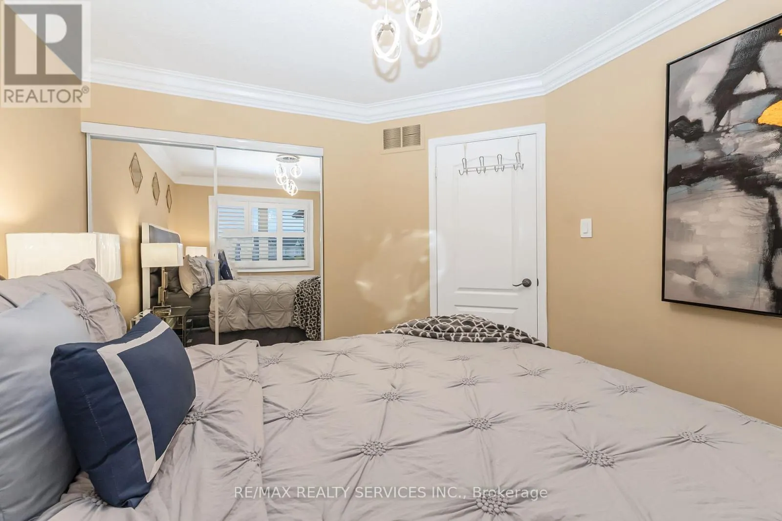 14 REDFINCH WAY