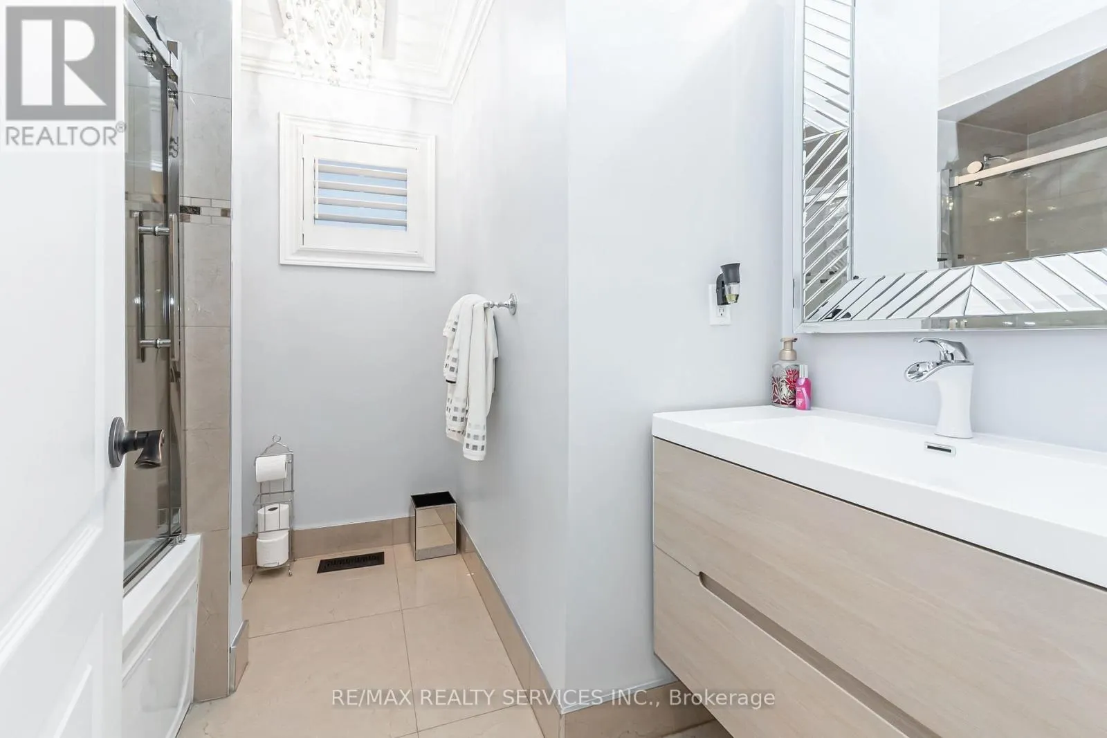 14 REDFINCH WAY