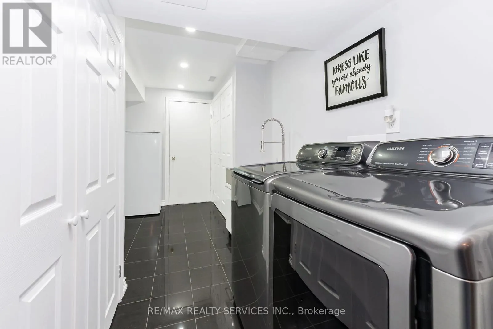 14 REDFINCH WAY