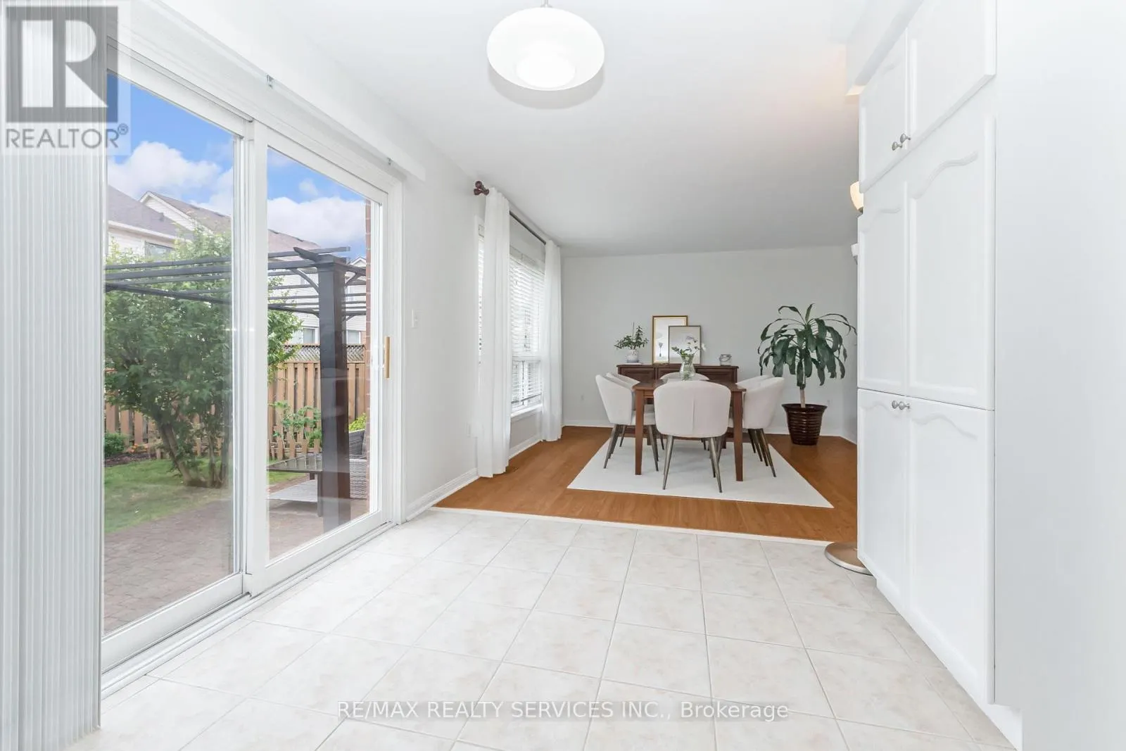 22 THORPE CRESCENT
