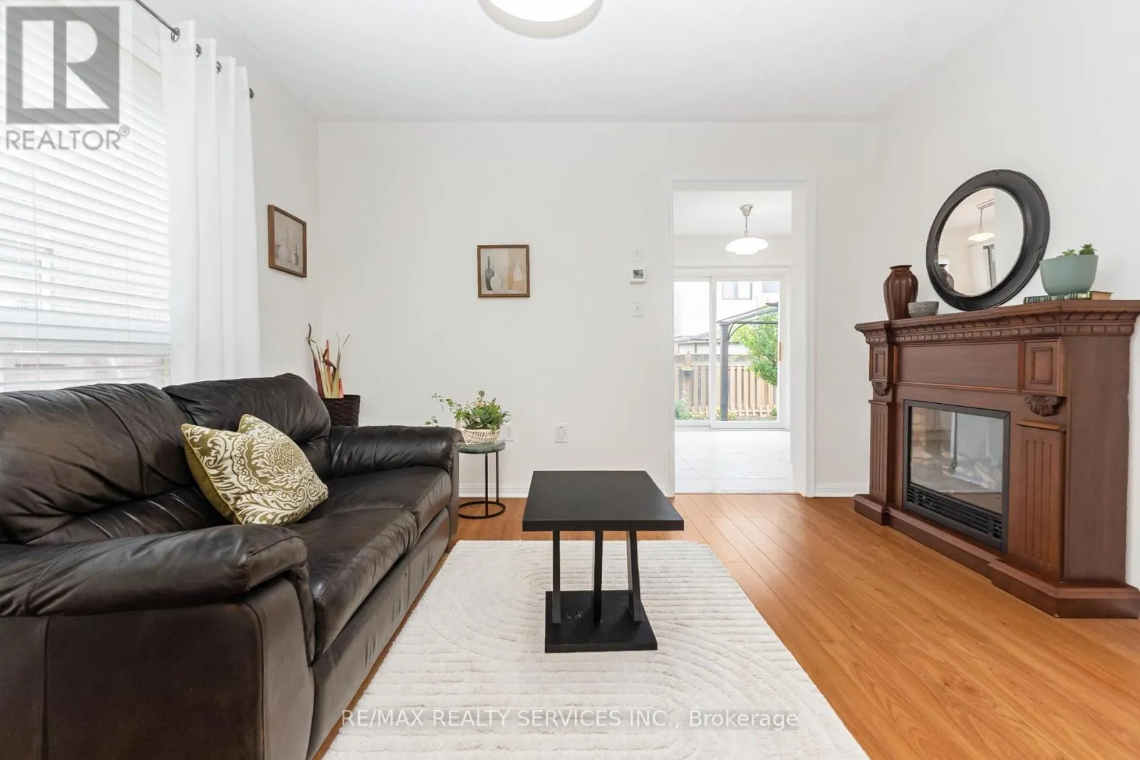 22 THORPE CRESCENT